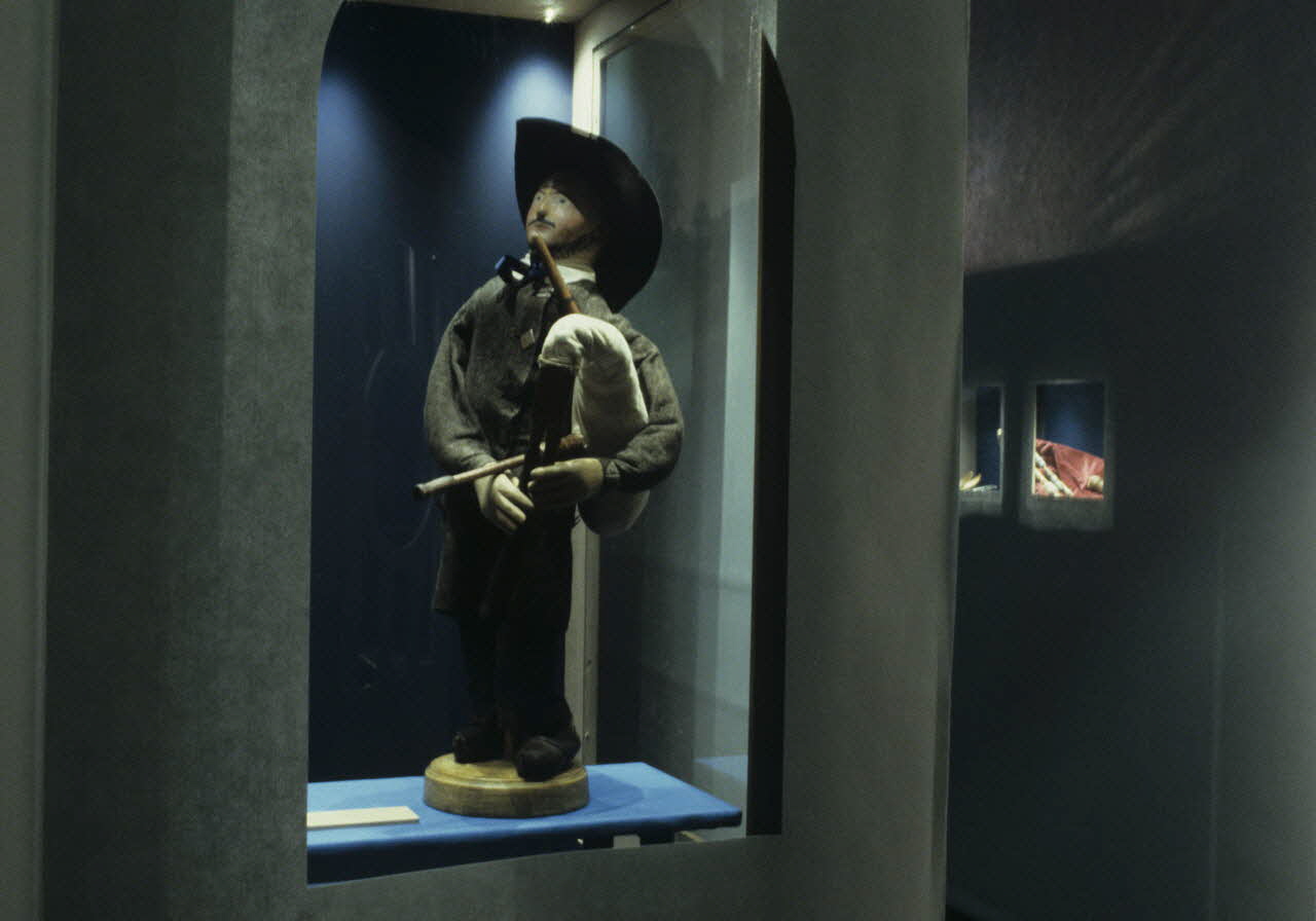 photographie MNATP. Exposition. Souffler c'est jouer : chabretaires et cornemuses à miroirs du Limousin (14 avril 1999 - 30 août 1999) Ph.1999.60.49 Photo