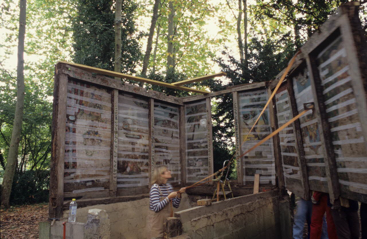Joffrey Pleignet photographie Ile de la Cagouillère sur le Clain. Démontage d'une cabane de pêche acquise par le MNATP Poitou-Charentes, France 1999/10/10 Ph.1999.66.242 Photo