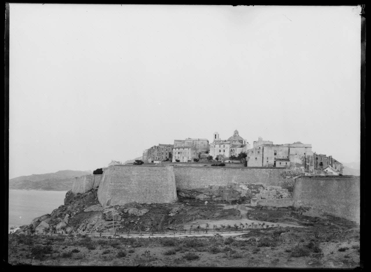 Philippon photographie Fonds Bonaparte ; Excursion en Corse de Roland Bonaparte (1887) Corse, France 1887 Ph.2006.00.1.112 Photo RMN-Grand Palais (Mucem)