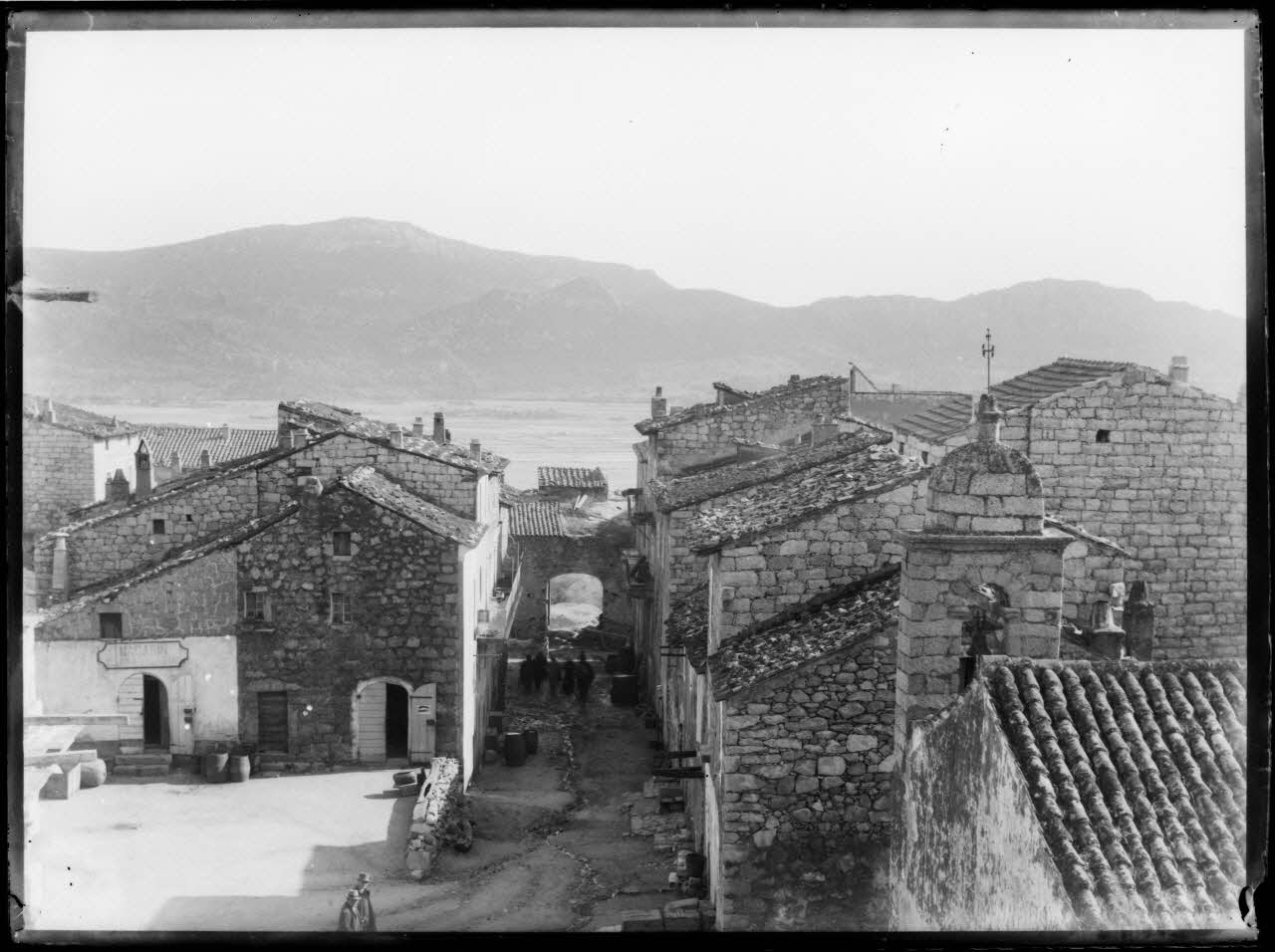 Philippon photographie Fonds Bonaparte ; Excursion en Corse de Roland Bonaparte (1887) Corse, France 1887 Ph.2006.00.1.198 Photo RMN-Grand Palais (Mucem)