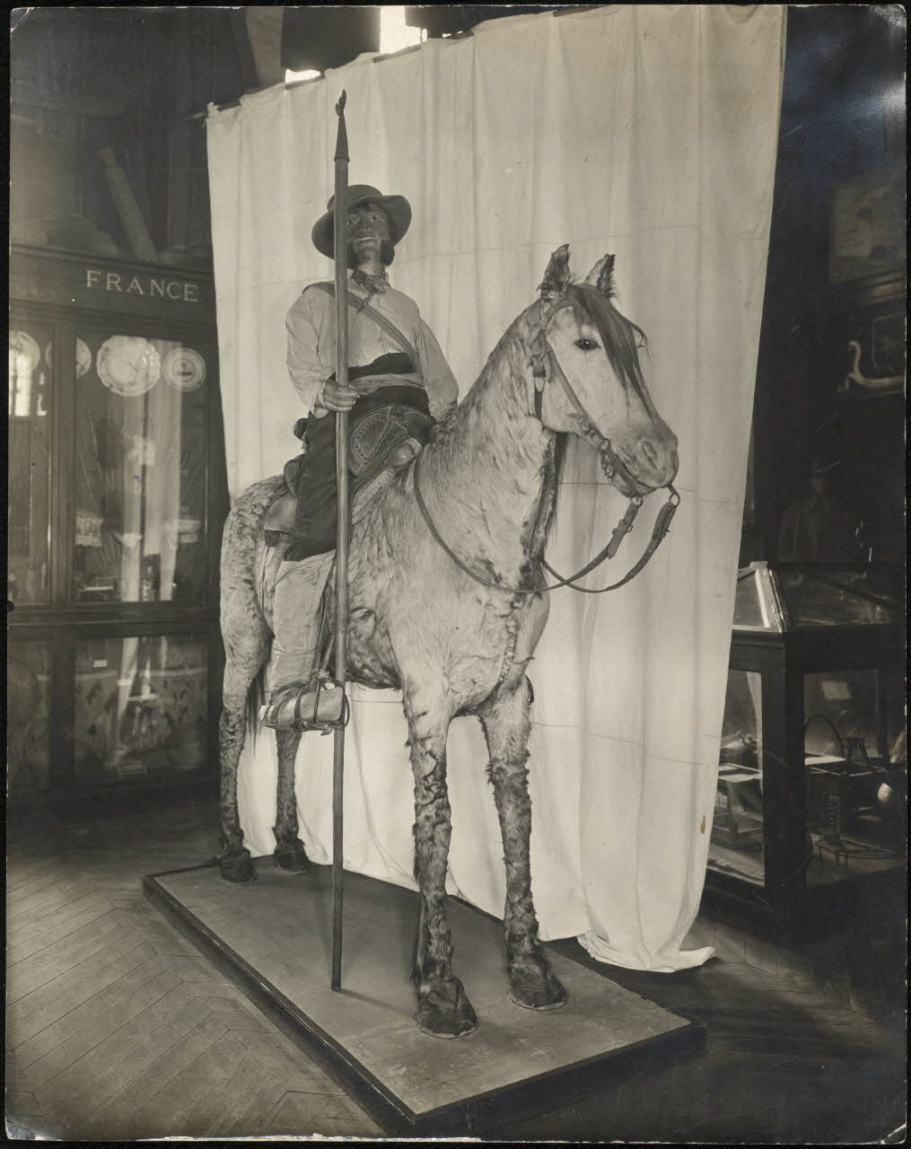 photographie Paris : Musée d'ethnographie du Trocadéro. Section française Ph.2007.00.1.4 Photo