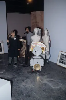 Danièle Adam ; Hervé Jézéquel photographie MNATP. Exposition. Musiciens des rues de Paris (18 novembre 1997 - 27 avril 1998) Ile-de-France, France 1997/10/27 Ph.2007.00.9.49  Photo