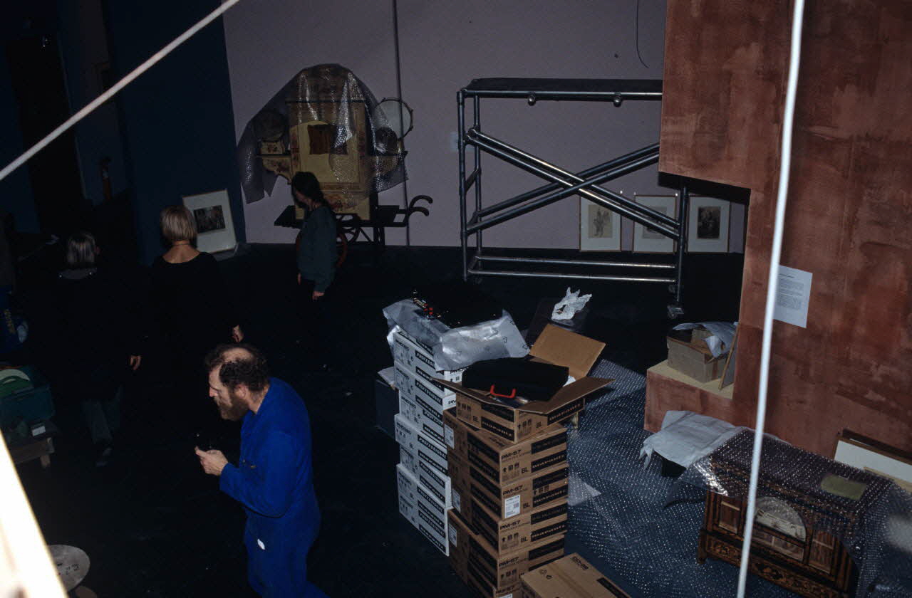 Danièle Adam ; Hervé Jézéquel photographie MNATP. Exposition. Musiciens des rues de Paris (18 novembre 1997 - 27 avril 1998) Ile-de-France, France 1997/10/27 Ph.2007.00.9.68 Photo