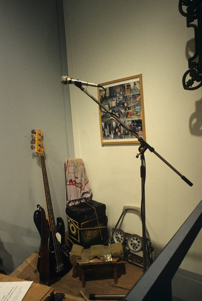 Danièle Adam ; Hervé Jézéquel photographie MNATP. Exposition. Musiciens des rues de Paris (18 novembre 1997 - 27 avril 1998) Ile-de-France, France 1997 Ph.2007.00.9.91 Photo