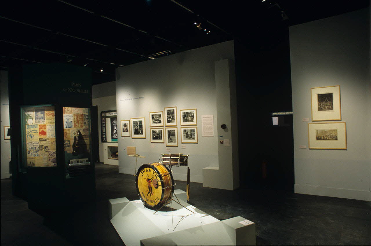 Danièle Adam ; Hervé Jézéquel photographie MNATP. Exposition. Musiciens des rues de Paris (18 novembre 1997 - 27 avril 1998) Ile-de-France, France 1997 Ph.2007.00.9.98 Photo