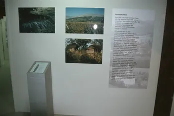 Jean Cuisenier photographie Exposition et enquête de Jean Cuisenier au Musée de Bad Windsheim en Allemagne (du 13 au 16 mai 2004) Bavière, Allemagne 2004/5/13 Ph.2007.11.3 Photo