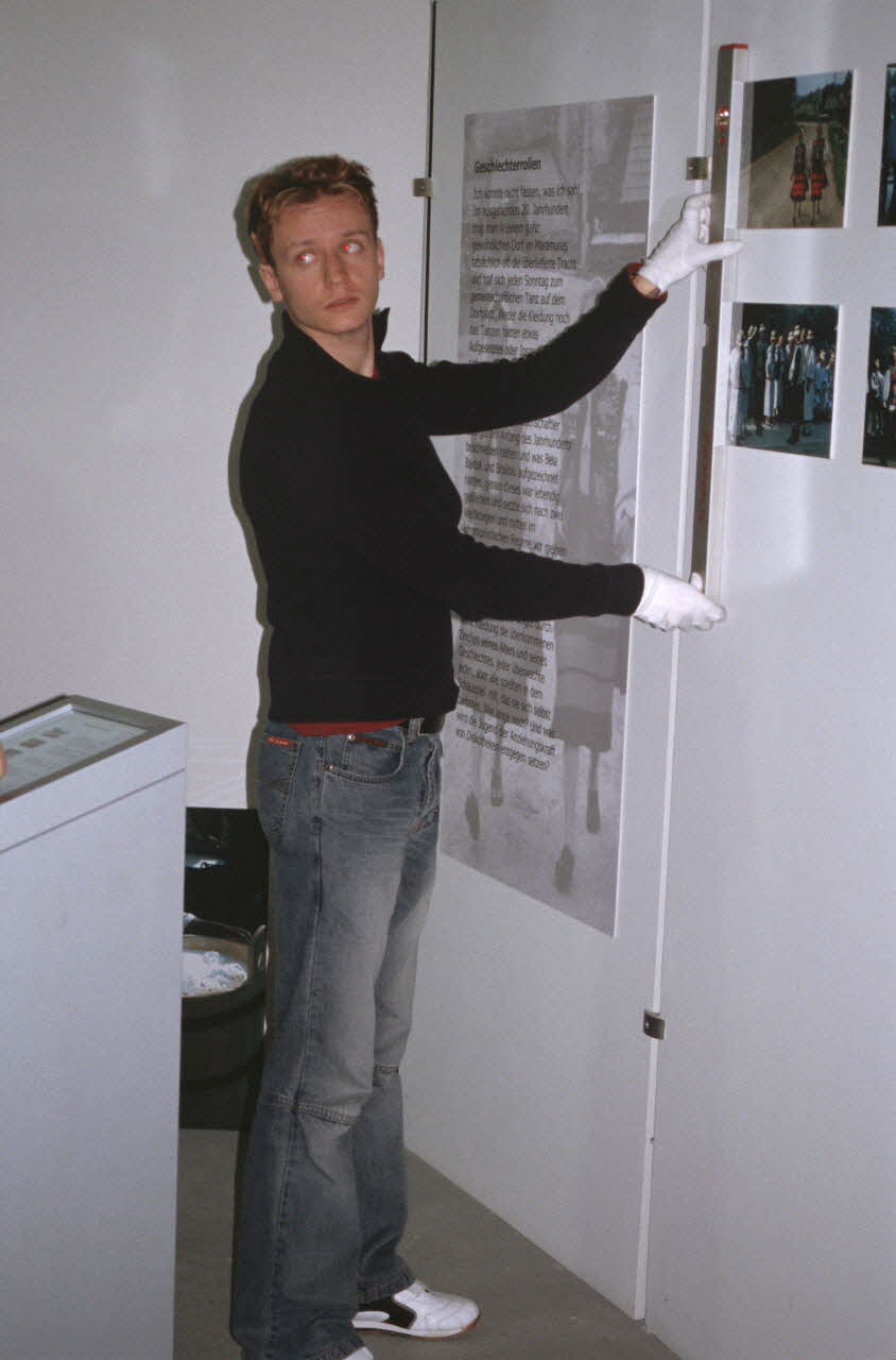 Jean Cuisenier photographie Exposition et enquête de Jean Cuisenier au Musée de Bad Windsheim en Allemagne (du 13 au 16 mai 2004) Bavière, Allemagne 2004/5/13 Ph.2007.11.34 Photo