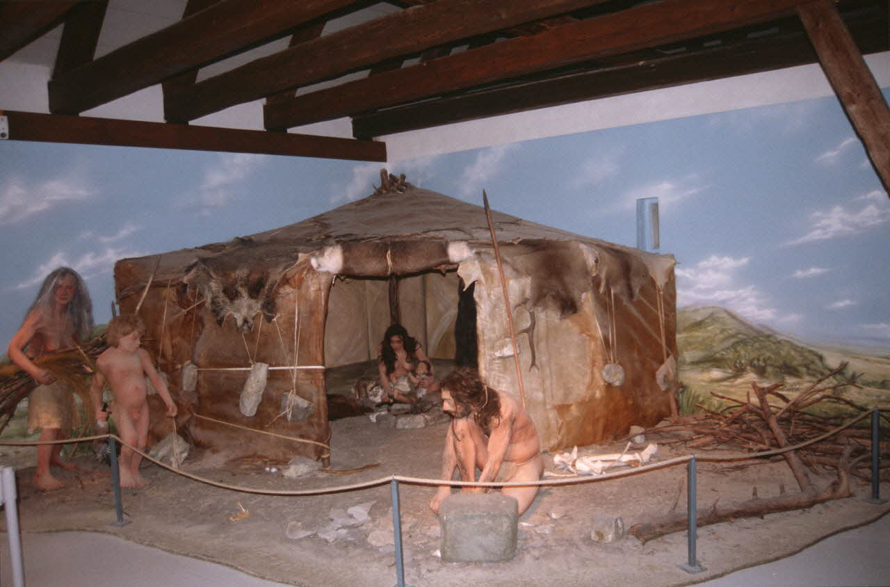 Jean Cuisenier photographie Exposition et enquête de Jean Cuisenier au Musée de Bad Windsheim en Allemagne (du 13 au 16 mai 2004) Bavière, Allemagne 2004/5/13 Ph.2007.12.27 Photo
