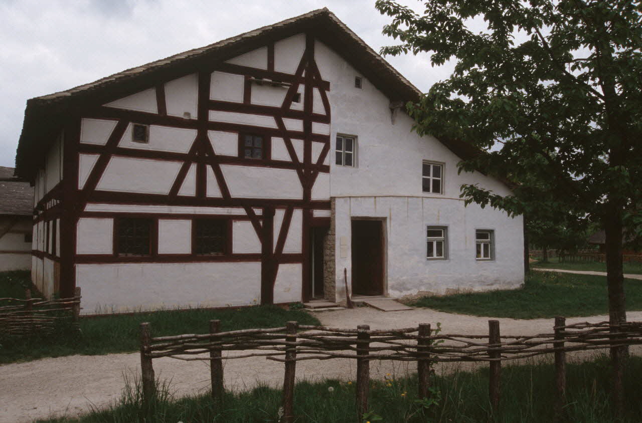 Jean Cuisenier photographie Exposition et enquête de Jean Cuisenier au Musée de Bad Windsheim en Allemagne (du 13 au 16 mai 2004) Bavière, Allemagne 2004/5/13 Ph.2007.13.27 Photo