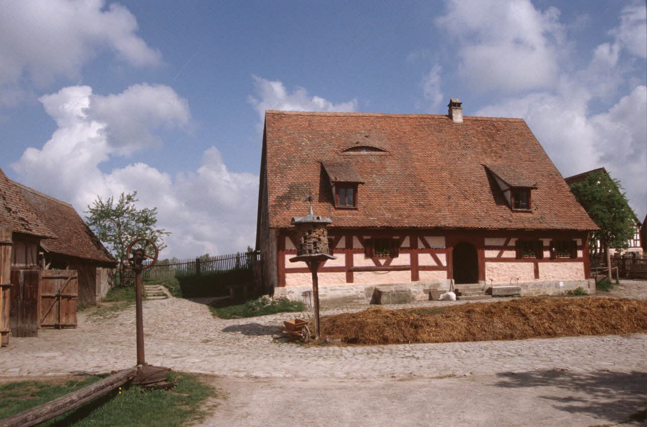 Jean Cuisenier photographie Exposition et enquête de Jean Cuisenier au Musée de Bad Windsheim en Allemagne (du 13 au 16 mai 2004) Bavière, Allemagne 2004/5/13 Ph.2007.13.3 Photo
