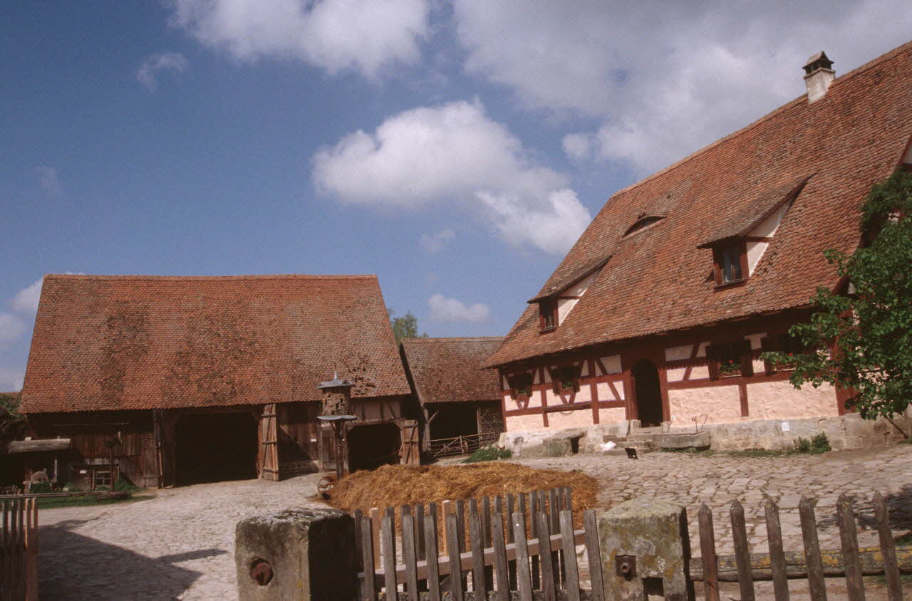 Jean Cuisenier photographie Exposition et enquête de Jean Cuisenier au Musée de Bad Windsheim en Allemagne (du 13 au 16 mai 2004) Bavière, Allemagne 2004/5/13 Ph.2007.13.4 Photo