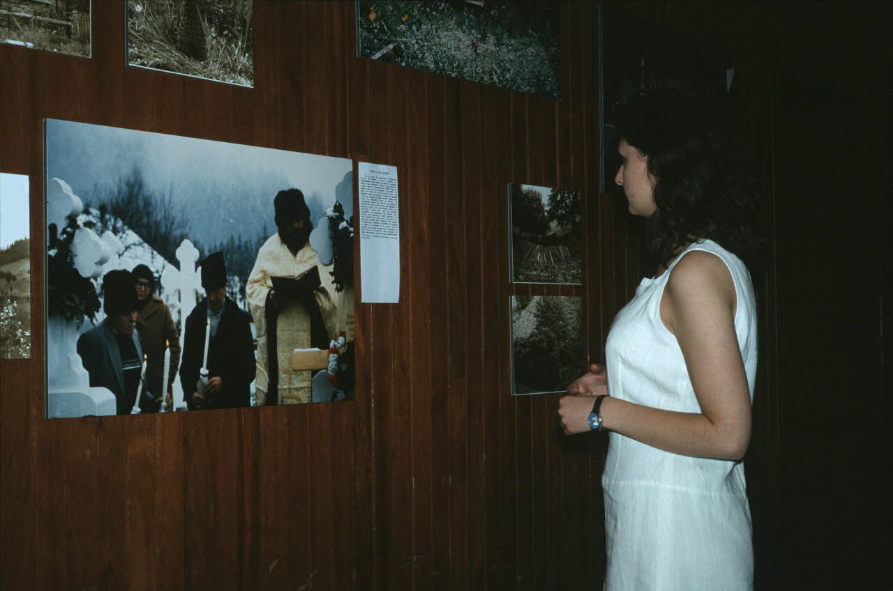 Stéphane Mandelkern photographie Paris : Unesco. Exposition Mémoire des Carpathes : présentation de photographies prises par Jean Cuisenier, à l'occasion de la publication de son livre Ile-de-France, France 2000/7/1 Ph.2007.18.10 Photo