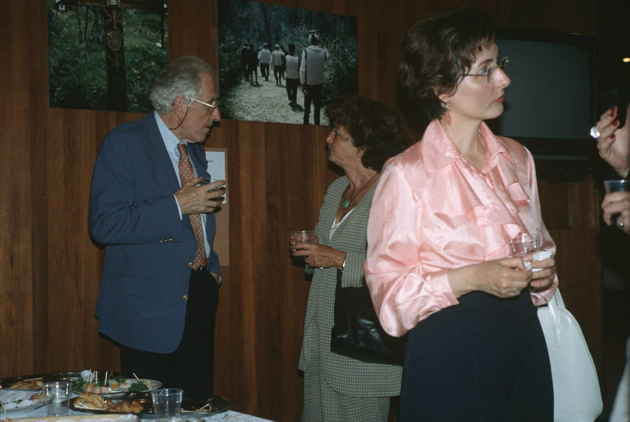 Stéphane Mandelkern photographie Paris : Unesco. Exposition Mémoire des Carpathes : présentation de photographies prises par Jean Cuisenier, à l'occasion de la publication de son livre Ile-de-France, France 2000/7/1 Ph.2007.18.17 Photo