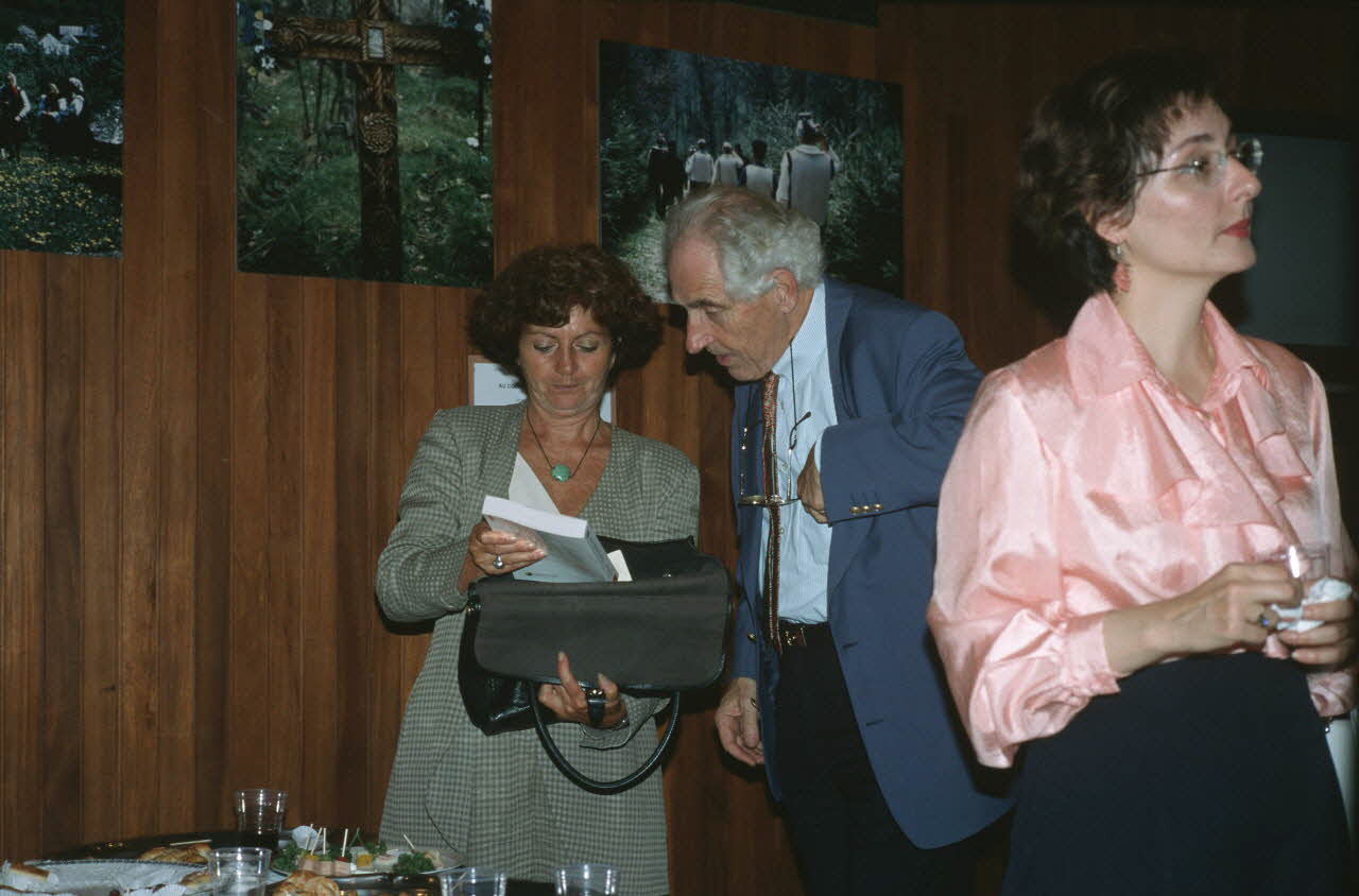 Stéphane Mandelkern photographie Paris : Unesco. Exposition Mémoire des Carpathes : présentation de photographies prises par Jean Cuisenier, à l'occasion de la publication de son livre Ile-de-France, France 2000/7/1 Ph.2007.18.18 Photo