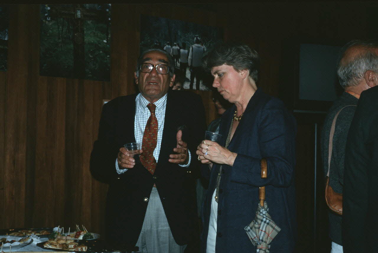 Stéphane Mandelkern photographie Paris : Unesco. Exposition Mémoire des Carpathes : présentation de photographies prises par Jean Cuisenier, à l'occasion de la publication de son livre Ile-de-France, France 2000/7/1 Ph.2007.18.8 Photo