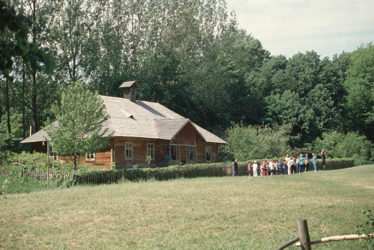 Jean Cuisenier photographie Enquête conduite par Jean Cuisenier en Ukraine (mai 2002) Lviv, Ukraine 2002/5/11 Ph.2007.2.40 Photo