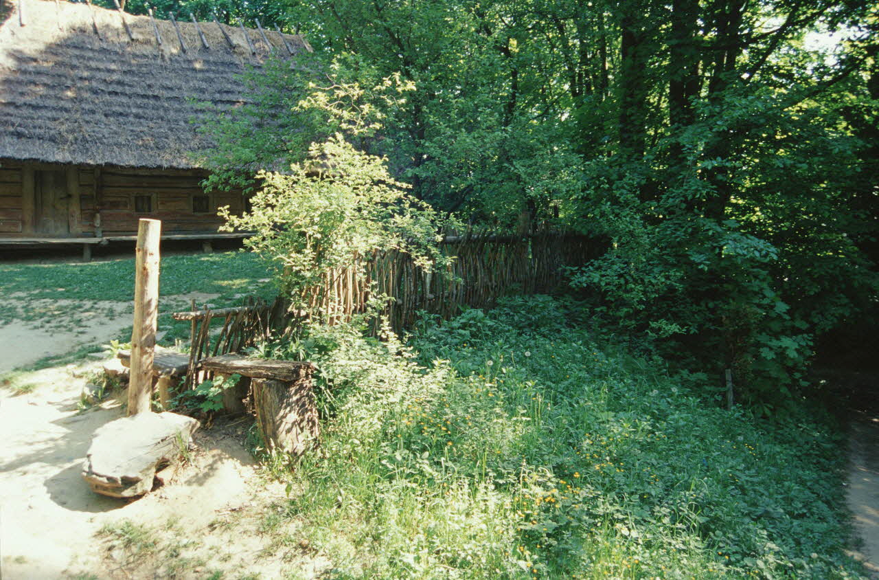 Jean Cuisenier photographie Enquête conduite par Jean Cuisenier en Ukraine (mai 2002) Lviv, Ukraine 2002/5/11 Ph.2007.2.5 Photo