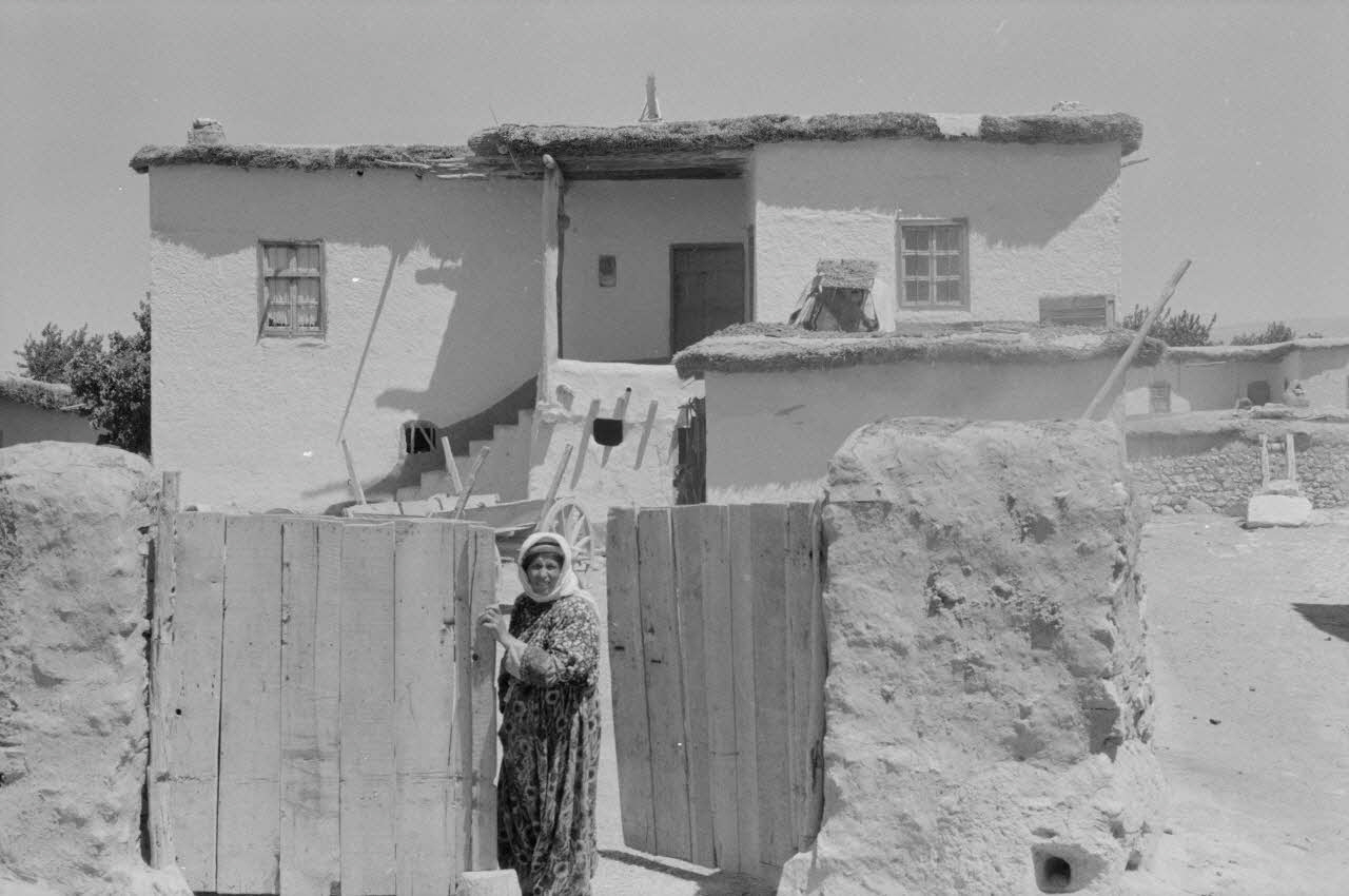 Jean-Pierre Martinon ; C. Martinon photographie Enquête conduite par Jean-Pierre Martinon et C. Martinon en Turquie (1968) Province de Diyarbakir, Turquie 1968/1/1 Ph.2007.22.1 Photo