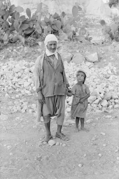 Jean-Pierre Martinon ; C. Martinon photographie Enquête conduite par Jean Cuisenier, Jean-Pierre Martinon et C. Martinon en Tunisie (juillet et août 1969) Gouvernorat de Béja, Tunisie 1969/7/1-1969/8/1 Ph.2007.33.11 Photo