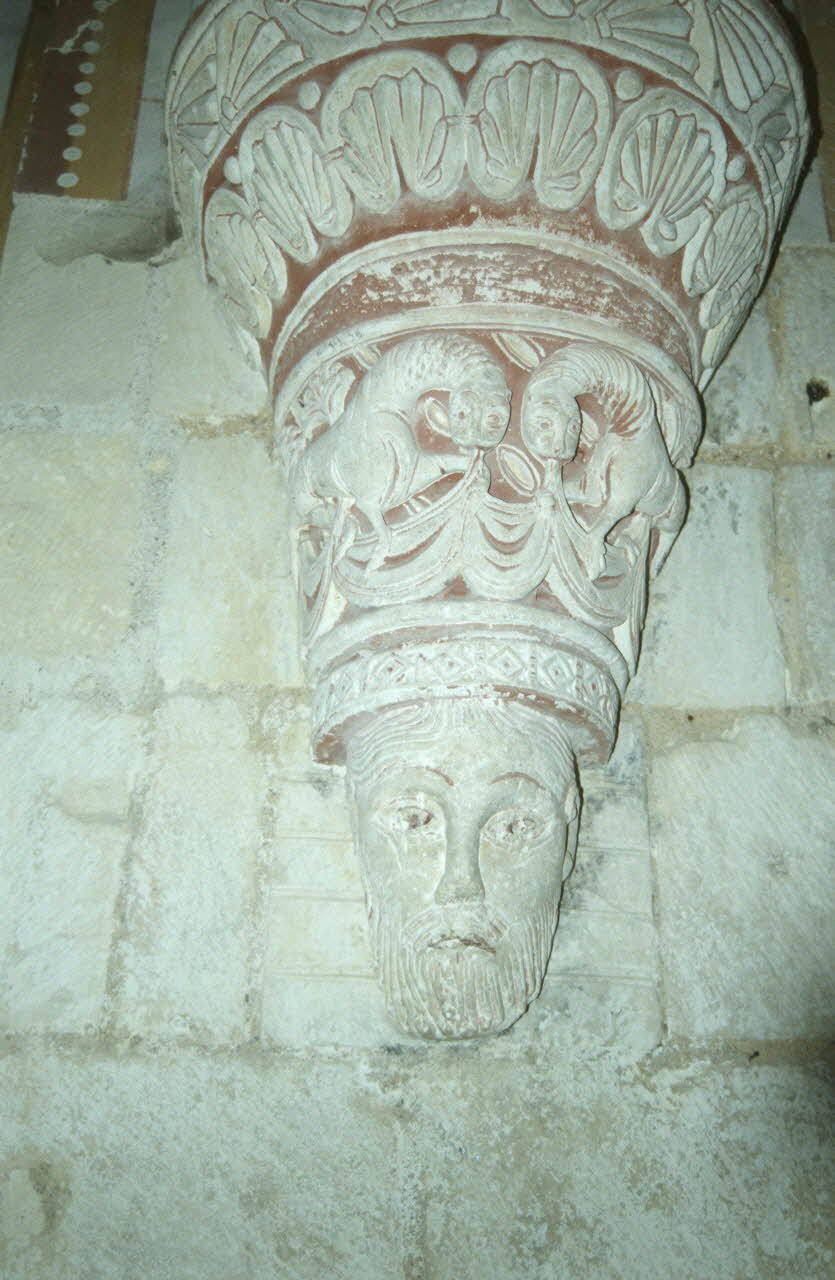 Jean Cuisenier photographie Enquête conduite par Jean Cuisenier à la collégiale Saint-Pierre de Chauvigny dans la Vienne (septembre 1994) Poitou-Charentes, France 1994/9/1 Ph.2007.9.12 Photo