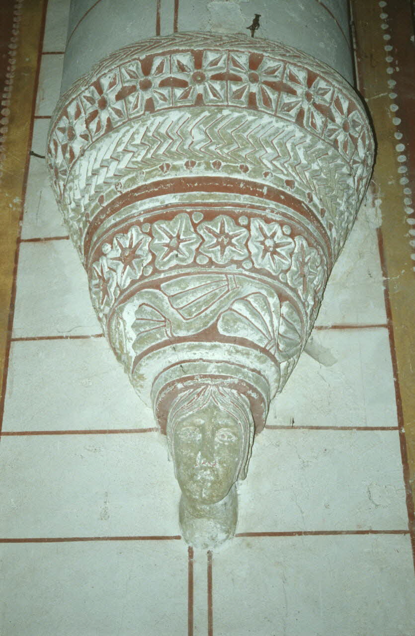 Jean Cuisenier photographie Enquête conduite par Jean Cuisenier à la collégiale Saint-Pierre de Chauvigny dans la Vienne (septembre 1994) Poitou-Charentes, France 1994/9/1 Ph.2007.9.16 Photo