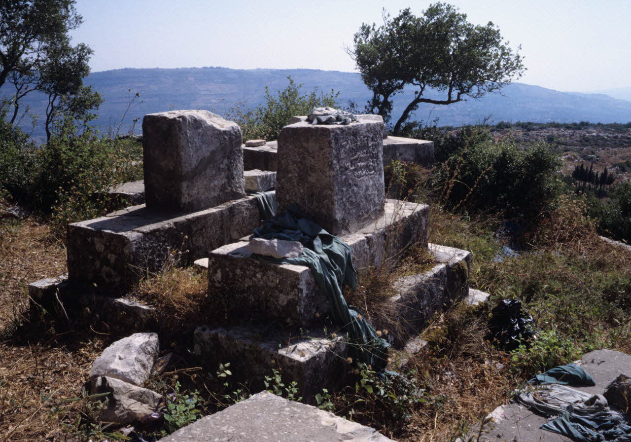 photographie Cimetière de Sour près du village de Bichrati (900m) Ph.2008.2.37 Photo