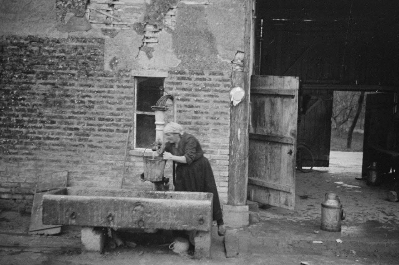 Heinz Lehmann photographie Ferme Barrat. Fontaine Champagne-Ardenne, France 1936/12/6 Ph.1936.1116 Photo