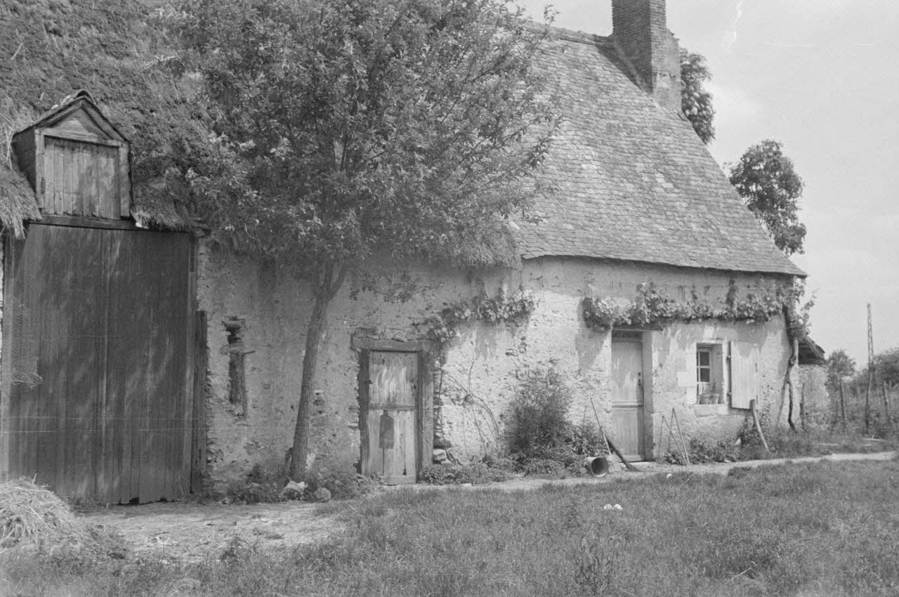 Heinz Lehmann photographie Corps de logis. Direction Nord-Est Centre, France 1936/5/30 Ph.1936.93 Photo