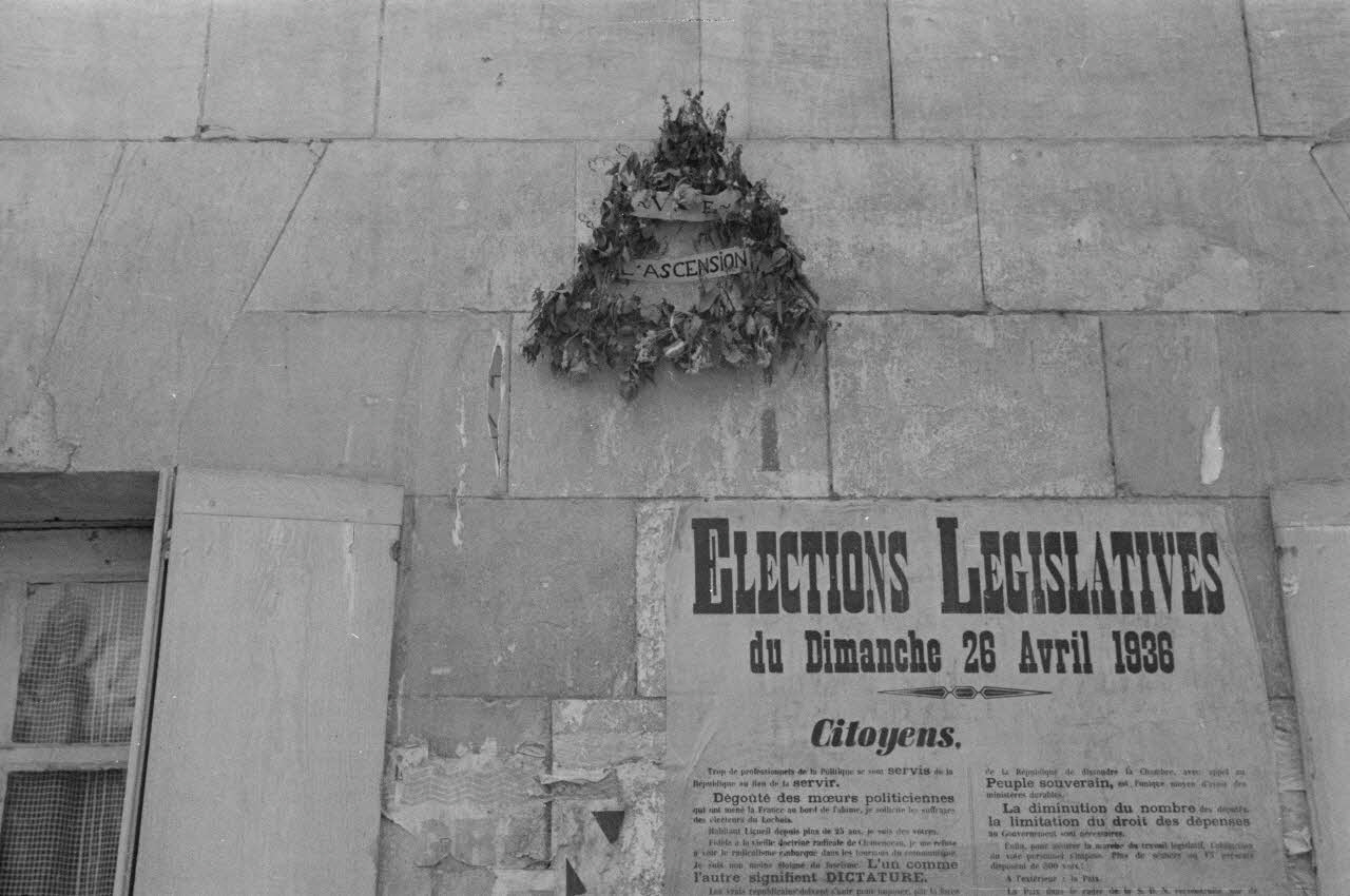 Heinz Lehmann photographie Bouquet de la fête des maçons. Direction Ouest Centre, France 1936/5/30 Ph.1936.118 Photo