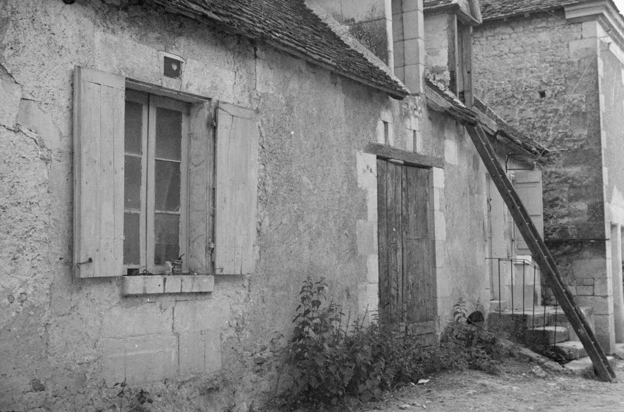 Heinz Lehmann photographie Maison tourangelle basse avec cave. Direction Ouest Centre, France 1936/5/30 Ph.1936.126 Photo
