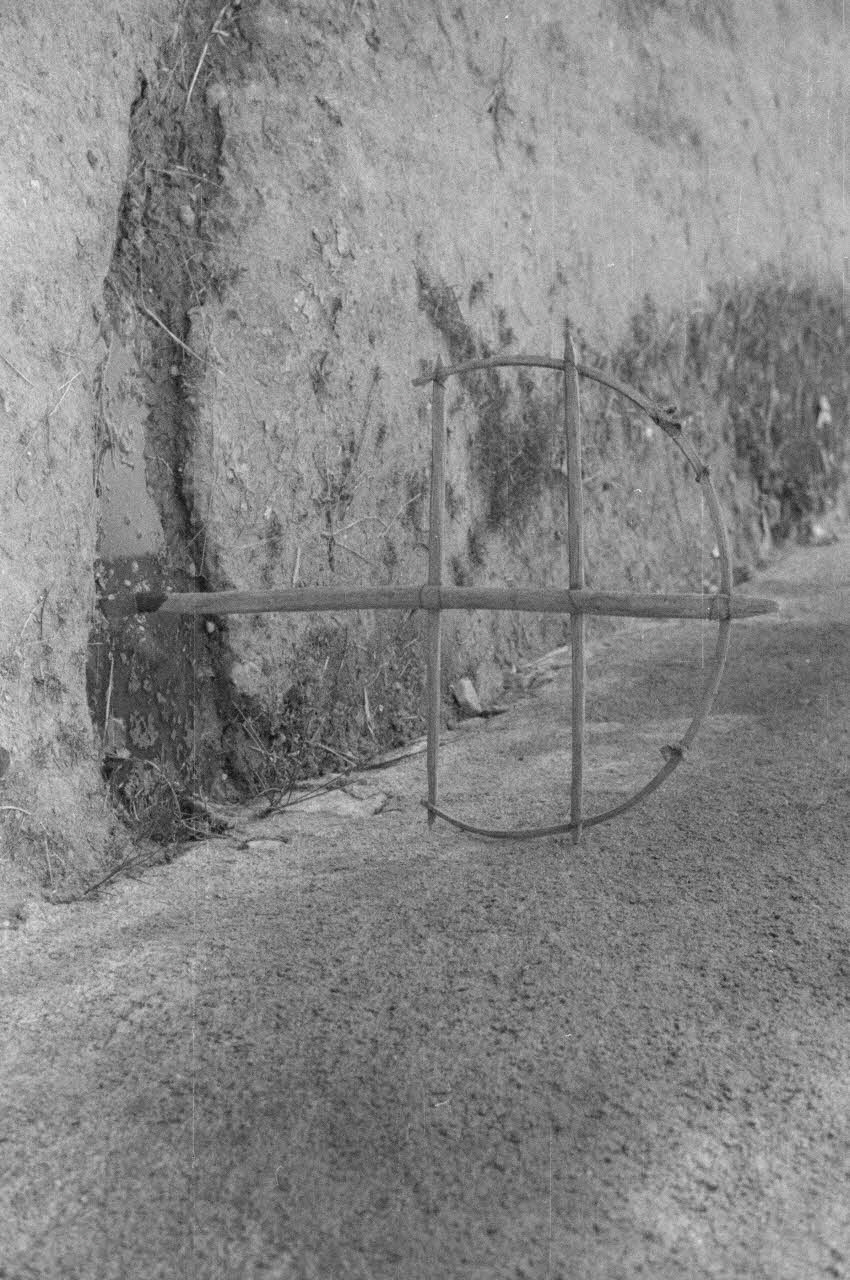 Heinz Lehmann photographie Instrument pour le séchage des raisins (?). Direction Nord Centre, France 1936/5/30 Ph.1936.141 Photo