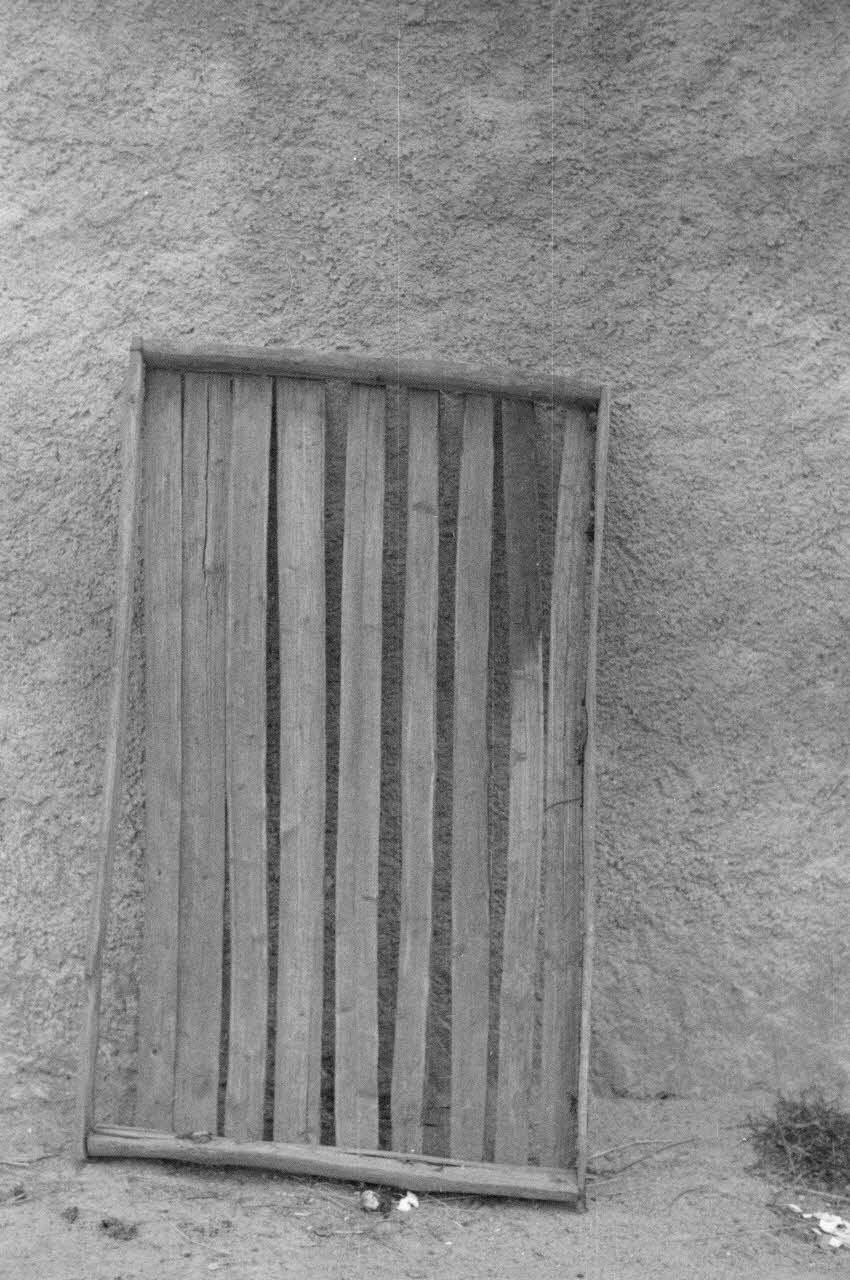 Heinz Lehmann photographie Plateau pour le séchage des fruits (?). Direction Nord-Ouest Centre, France 1936/5/30 Ph.1936.142 Photo