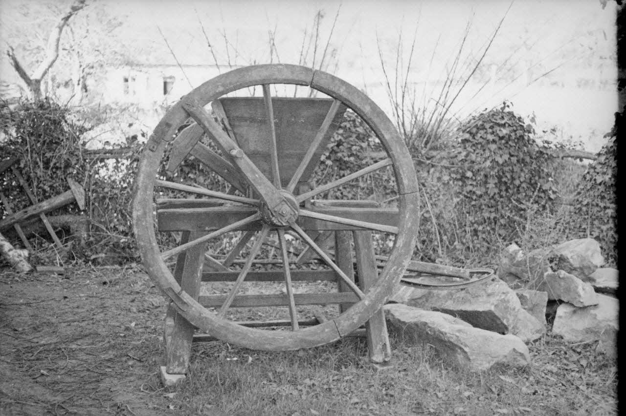 Guy Pison photographie La Basse Frogerie. Pressoir à pommes Pays de la Loire, France 1937/10/30 Ph.1937.2721 Photo