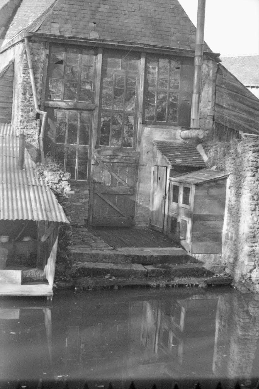 Guy Pison photographie Ancienne tannerie Pays de la Loire, France 1937/10/30 Ph.1937.2727 Photo