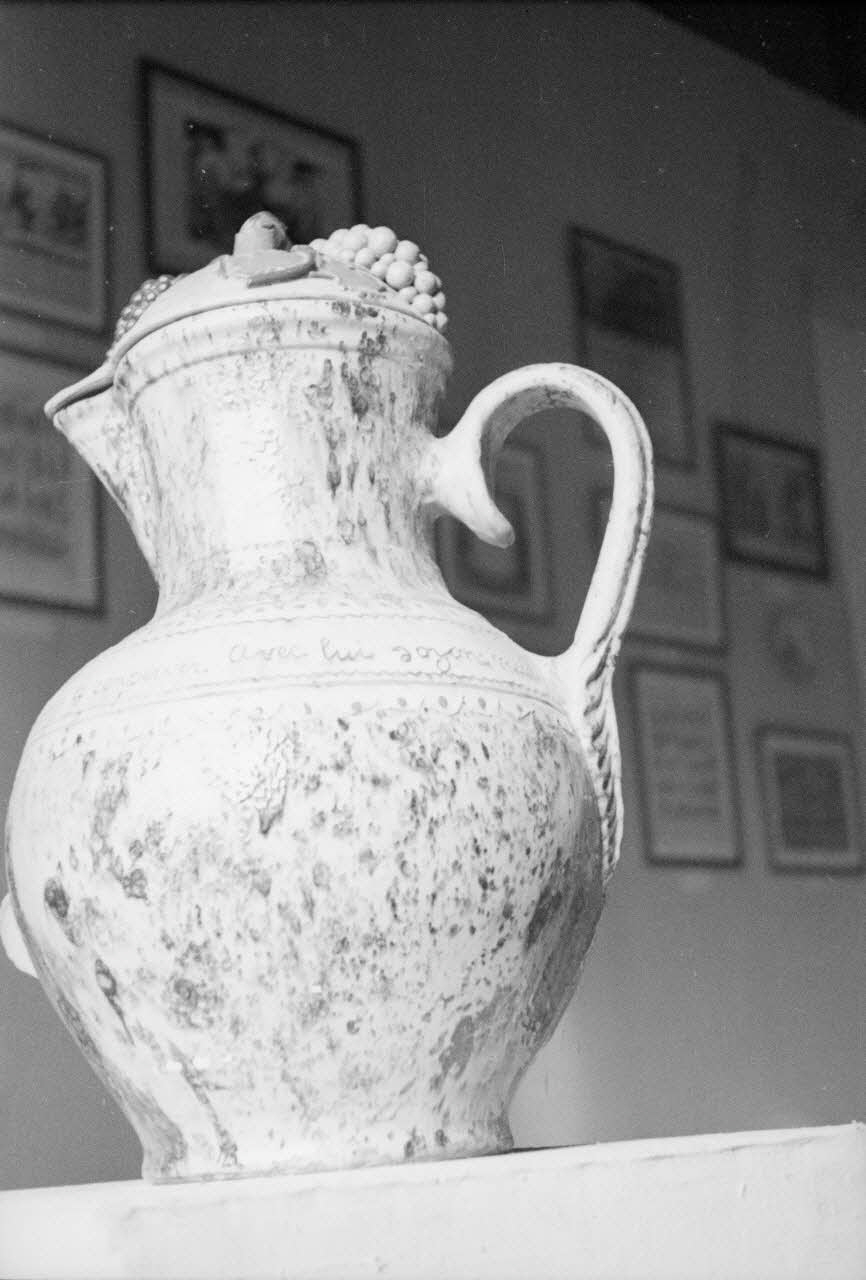 Guy Pison photographie MNATP. Exposition. Potiers et imagiers de France (décembre 1937 - janvier 1938) ; Paris : Musée des arts décoratifs Ile-de-France, France 1937/10/30 Ph.1937.2748 Photo