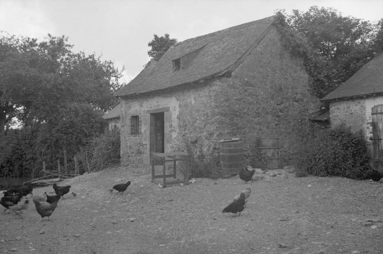 Heinz Lehmann photographie Ferme de la Beaugrandière. Chez Monsieur Blin. Vieux fournil. Direction Nord-Est Pays de la Loire, France 1936/6/1 Ph.1936.198 Photo