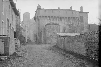 Guy Pison photographie Maisons avec étage en encorbellement Auvergne, France 1937/11/13 Ph.1937.3179 Photo
