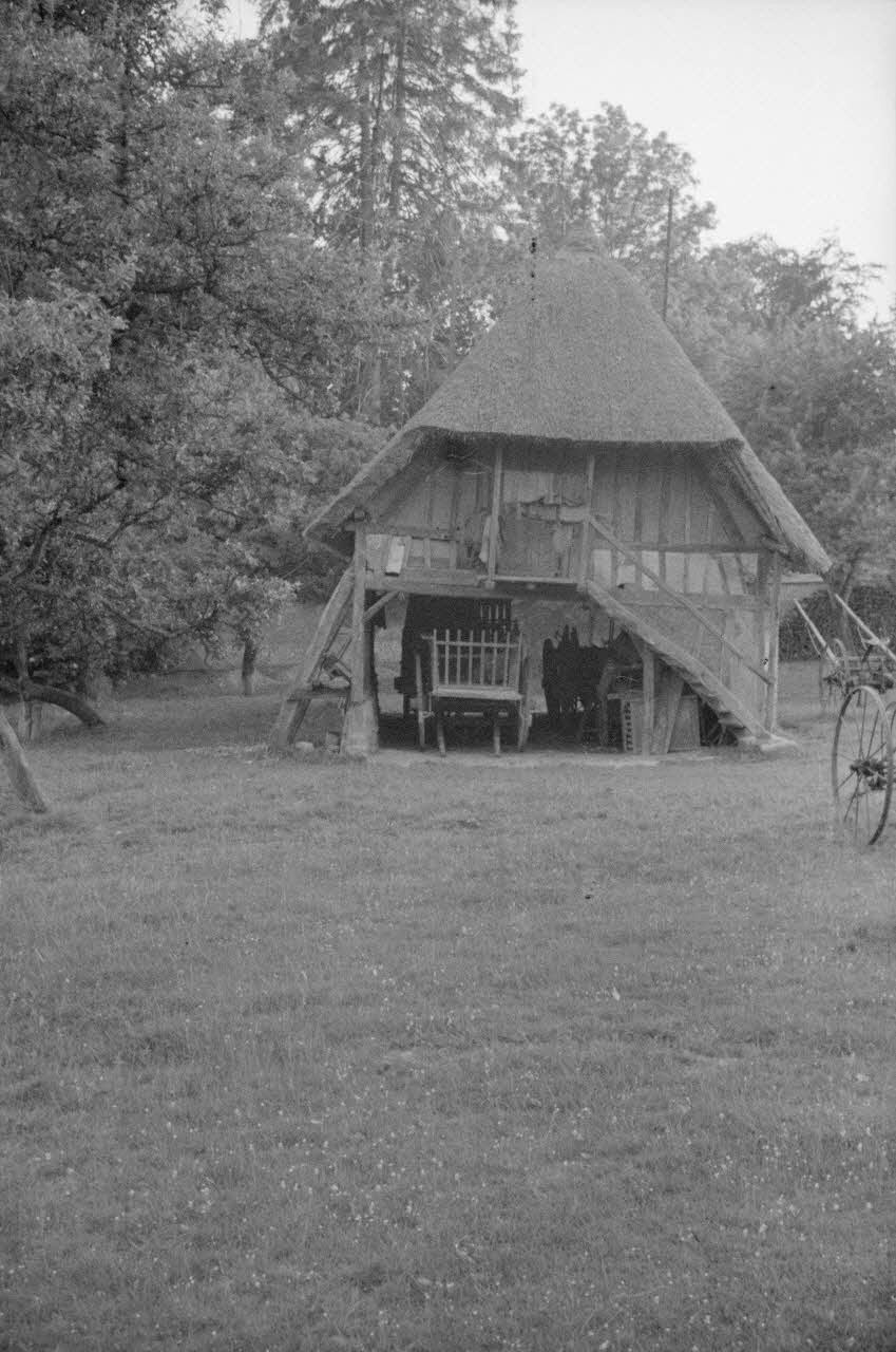 Heinz Lehmann photographie Ferme sur le haut de Villequier. Monsieur Clatot, fermier. Direction Sud-Ouest Haute-Normandie, France 1936/6/25 Ph.1936.547 Photo