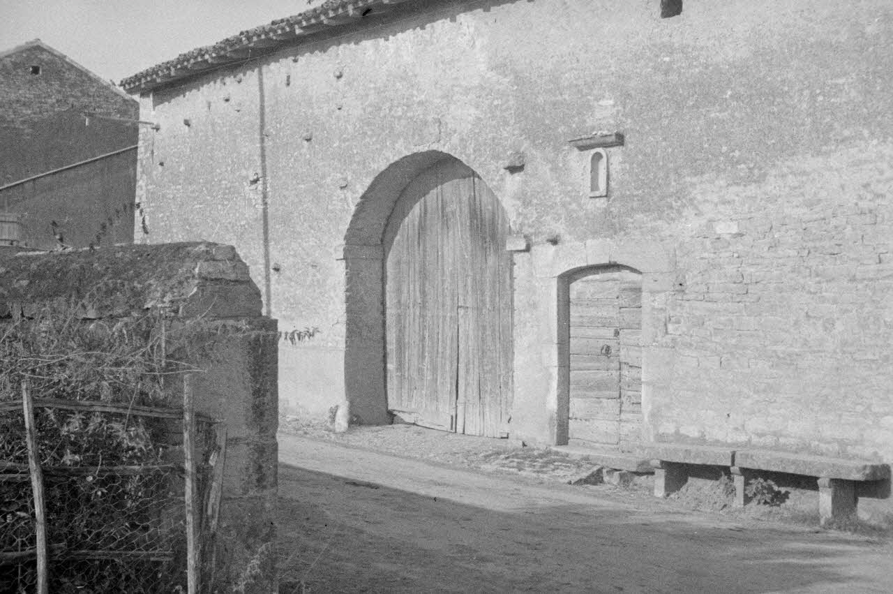 Duchemin photographie Porche. Niche au-dessus de la porte Bourgogne, France 1937/9/14 Ph.1937.2926 Photo