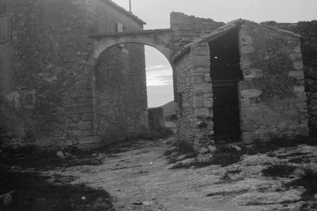 Marcel Maget photographie MNATP. Mission de Marcel Maget et André Varagnac en Provence (novembre 1938) Provence-Alpes-Côte d'Azur, France 1938/11/11 Ph.1939.1.333 Photo