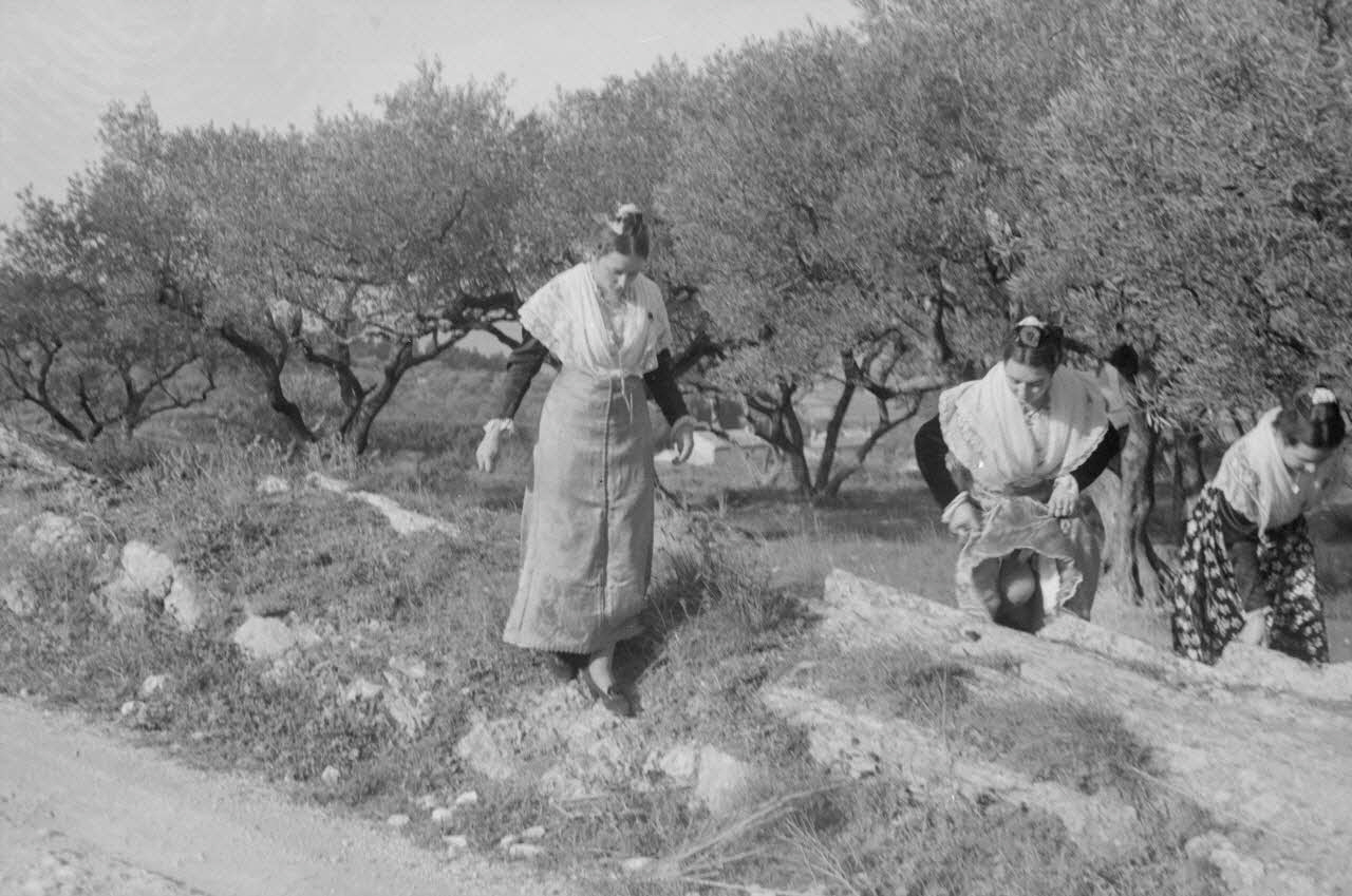 Marcel Maget photographie MNATP. Mission de Marcel Maget et André Varagnac en Provence (novembre 1938) Provence-Alpes-Côte d'Azur, France 1938/11/20 Ph.1939.1.487  Photo
