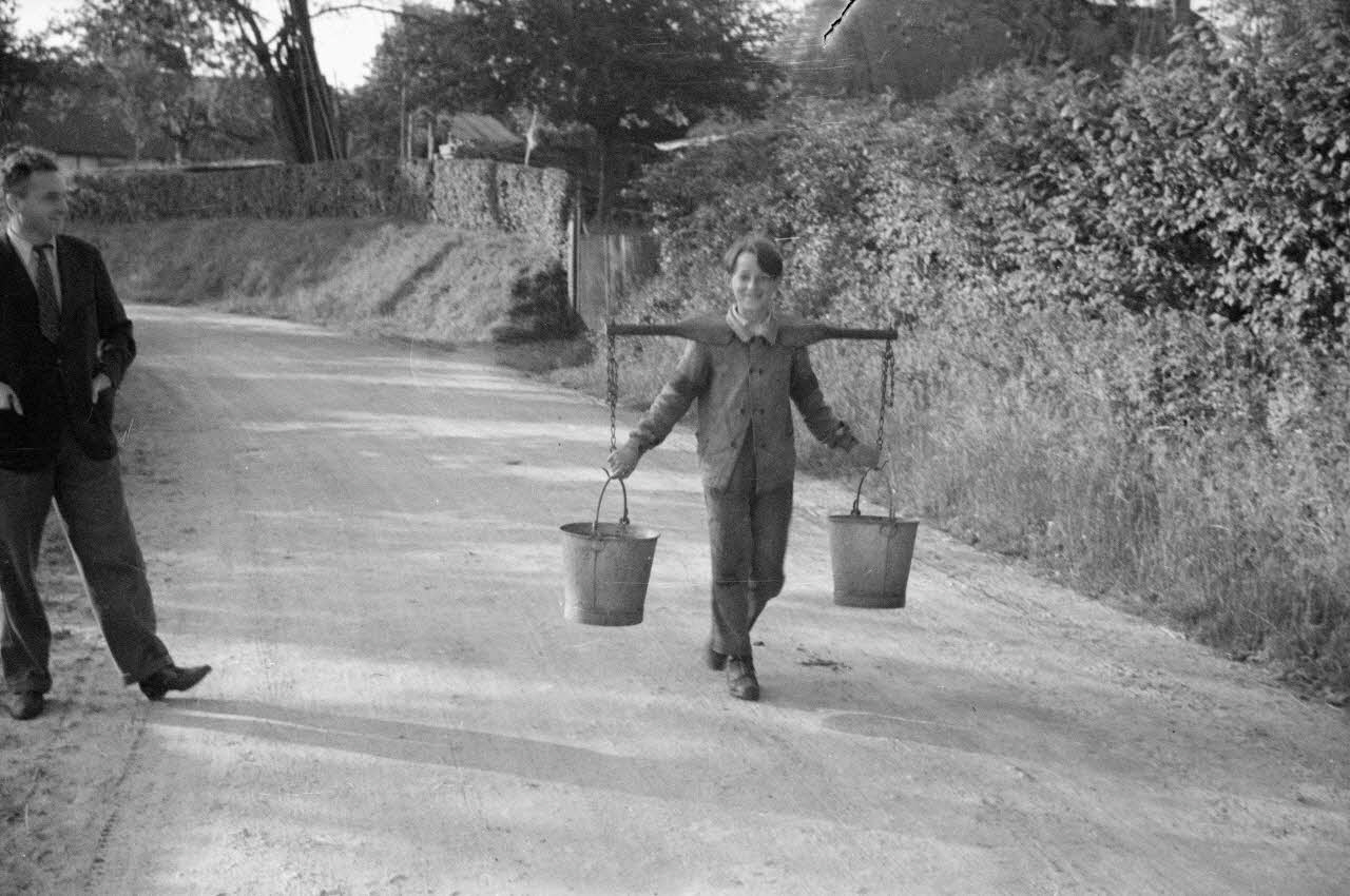 Heinz Lehmann photographie Porte-eau Haute-Normandie, France 1936/6/27 Ph.1936.635 Photo