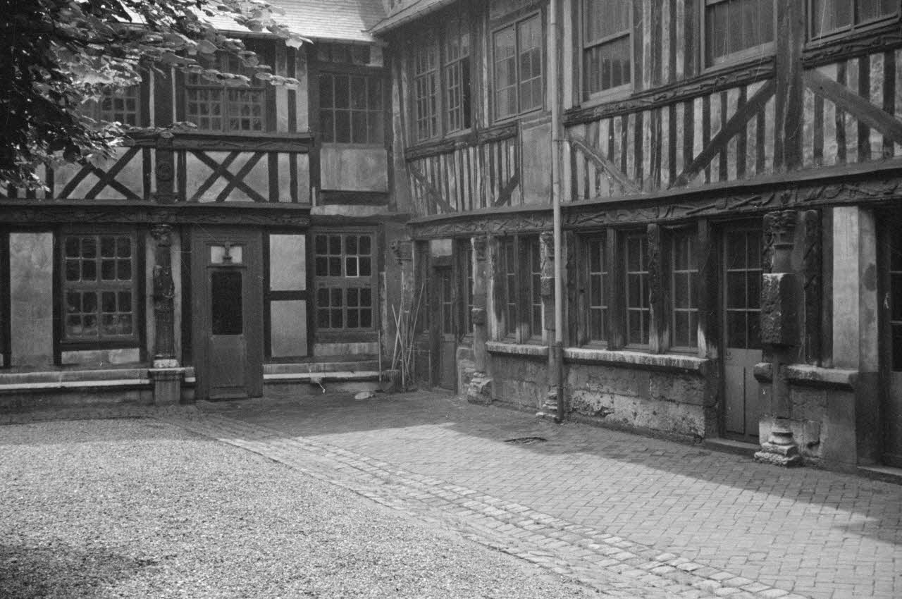 Heinz Lehmann photographie Aître de Saint-Maclou Haute-Normandie, France 1936/6/28 Ph.1936.640 Photo