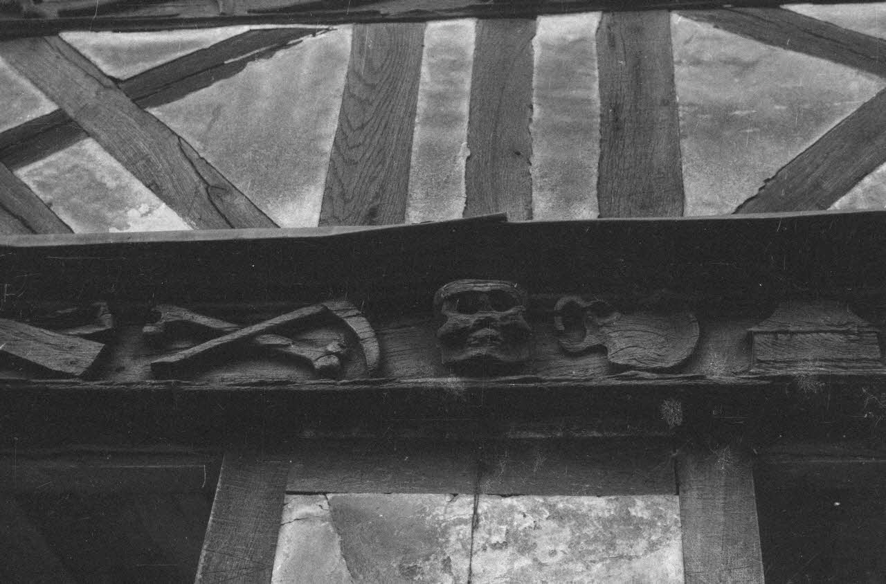 Heinz Lehmann photographie Aître de Saint-Maclou. Détail Haute-Normandie, France 1936/6/28 Ph.1936.641 Photo