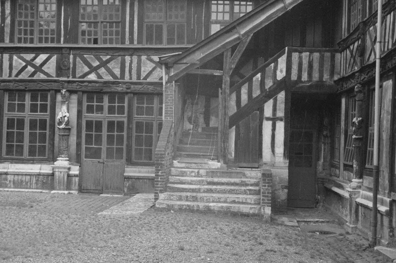 Heinz Lehmann photographie Aître de Saint-Maclou Haute-Normandie, France 1936/6/28 Ph.1936.642 Photo