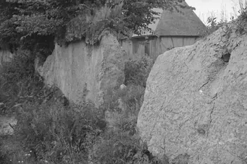 Heinz Lehmann photographie Ferme de Monsieur Bourcier. Mur en pisé Basse-Normandie, France 1936/6/28 Ph.1936.679 Photo