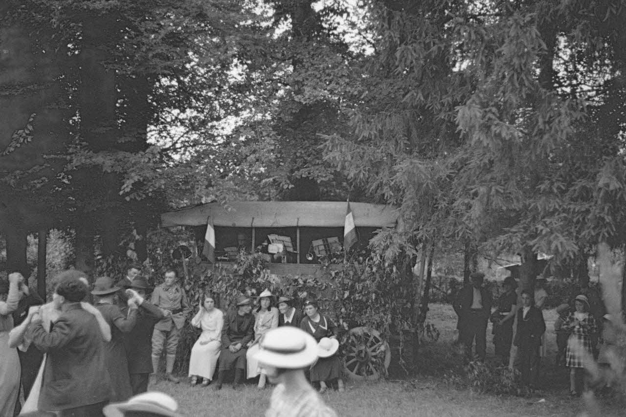 Heinz Lehmann photographie Fête villageoise. Orchestre de danse Haute-Normandie, France 1936/6/28 Ph.1936.699 Photo