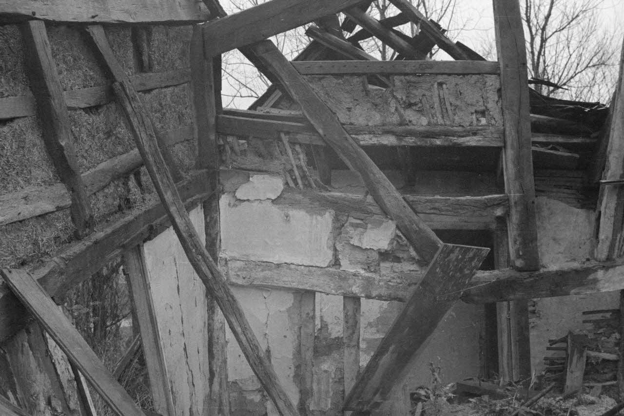Heinz Lehmann photographie Route du Claon. Ruine d'une maison. Détail Champagne-Ardenne, France 1936/12/6 Ph.1936.1100 Photo