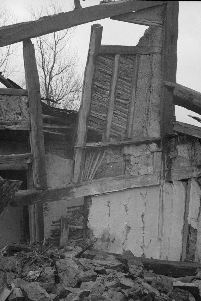 Heinz Lehmann photographie Route du Claon. Ruine d'une maison. Détail Champagne-Ardenne, France 1936/12/6 Ph.1936.1101 Photo
