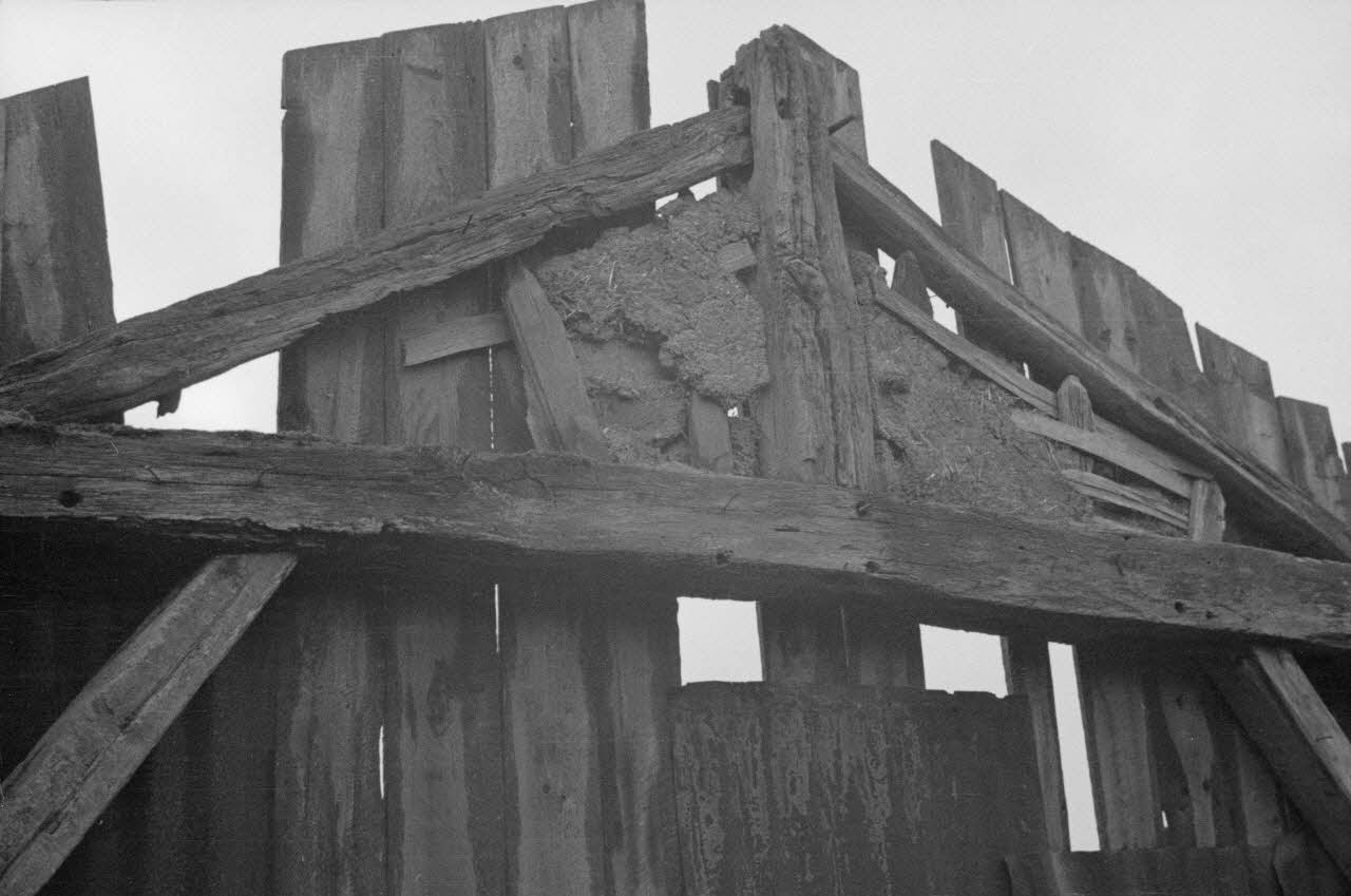 Heinz Lehmann photographie Route du Claon. Ruine d'une maison. Détail Champagne-Ardenne, France 1936/12/6 Ph.1936.1103 Photo